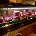 立喰い焼肉 治郎丸 - A5肉の存在感、いい肉ディスプレイ！