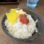 寿々喜家 - ライス。デフォで漬物つき。