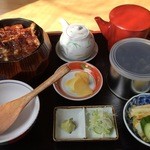 札幌のうなぎや - このセットで4000円。札幌では少し高め。