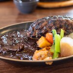 炭火ハンバーグ 肉焼き亭 - 2026.4 ハンバーグ黒辛カレー（250g 2,140円）