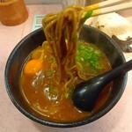 三国そば - 月見そばカレー味辛口おにぎり