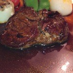 フレンチコース8500円。写真はメインディッシュのステーキ。