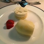 グランシャリオ - デザート。ケーキ、果物、シャーベット