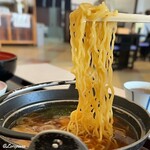 りんどう亭 - 麺は極細ちぢれ麺