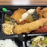 松風 - メインは塩サバやエビフライ・コロッケ・唐揚げ等の揚げ物。