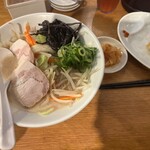 博多一風堂 - 料理写真:野菜白丸 ハーフ餃子