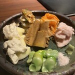 BYAKU. - 前菜盛り合わせ　くだもの白和　そら豆、烏賊、鶏肉など