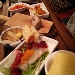 ビストロばんごはん - これが前菜プレート。ランチにはみんなつきます