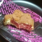 さんりお屋 宮島店 - いちご餡です