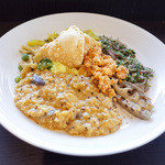 アーユルヴェーダ・カフェ ディデアン - この日のランチビュフェはパリップとツボクサのマッルンが特においしかった。