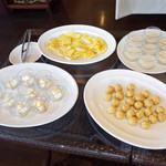 アーユルヴェーダ・カフェ ディデアン - この日のランチにはサマポーシャ(きな粉玉)も。