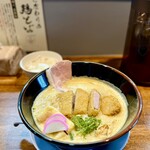 鶏そば 唆る 新瑞橋はなれ × 町中華 - ・カツカレー鶏そば　1,480円 ・小ライス　180円
