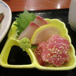 Sakana Ichiba - 定食には新鮮な刺身も付いて来ました、さすがにＪ＆Ｊグループのコスパの良さですね。
                        