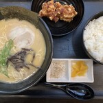 天神家 - 博多豚骨しょうゆ　からあげセット　¥990