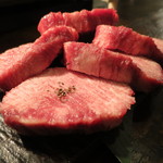 YAKINIKU MARUUSHI - こだわりの絶品 極上厚切り牛タン