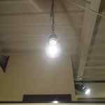 三日月氷菓店 - 店内は白を基調としたスタジオのような雰囲気で