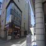 三日月氷菓店 - ホワイト餃子へ行く前にチラリと見ておきたかったかき氷のお店を見るべく脇道を進み