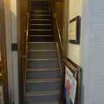 三日月氷菓店 - 店内に空き席があるかを気にしながら階段を登り