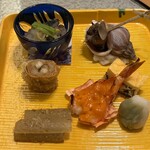 日本料理　京彩 - 前菜　海老雲丹焼き　穴子と蓮根の東寺揚げ　
　　京蕗煎り粉塗し　チーズカステラ焼き　磯螺旨煮　百合根二色茶巾　茶ぶり海鼠のみぞれ和え