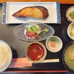 遊膳長田 - 料理写真:銀だら西京焼き＋ミニ刺身。ミニ刺身は、、、必要ないな笑