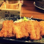 酒房 武蔵 - 名物の串カツ（250円税抜き）に日本酒を合わせます。串カツはいつものようにデカイ！