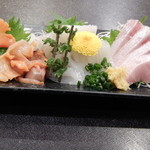 魚貝三昧 彬 - 赤貝・イカ・ブリ　3点盛り