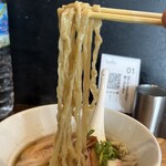 356836348 - スープが絡み絶妙な麺！