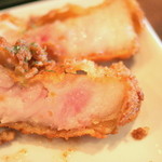 Diifuru Joifuru - 長崎県が誇る”芳寿豚”。脂肪分はコレステロール値が低く、意外とあっさりしているのが特徴。