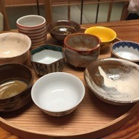 祇園 なん波 - お酒によっておちょこを色々選べます♪