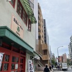 新潟らーめん こばやし - 店の先にセブンイレブンあった！