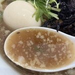 新潟らーめん こばやし - 何も言わなきゃ背脂はこんくらい