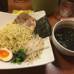 ラーメン なごみや - つけ出汁は熊本らしくマー油で真っ黒〜ではなく醤油ベースなんです(^^)