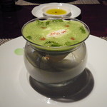 ラ ターブル ドゥ ジョエル・ロブション - 新玉葱のフランにサラダ菜のスープ