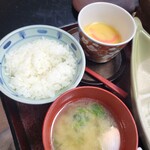 魚平 - ご飯、味噌汁はお替わり無料です。