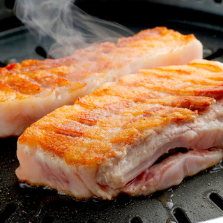 3.5ｃｍの厚さ！肉汁溢れる熟成肉を是非ご堪能ください♪