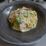 アレグロ コン ブリオ - スモークサーモンと芽キャベツのレモンクレーム　タリアテッレ