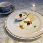 cheese Meat Mania KU-DETA - コーヒー
      自家製なめらかプリン　自家製バスクチーズケーキ