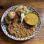 東新宿 サンラサー - あいがけ（1,500円）＋カレー味玉（160円）