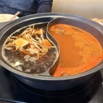 しゃぶ葉 - 料理写真:すき焼き風と薬膳のキムチだったかな?