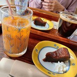 CAFE HARU - 娘はみかんジュース、私はアイスコーヒー♫ショコラは痩せた娘にシフトです(uωu*)