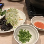しゃぶ葉 - キクラゲと豆苗の横にある、このネギの細切りが美味しい！