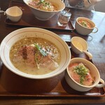 Ramen Dano Dano - 料理写真:黒白湯 950円+お肉ごはん300円