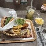 フレッシュネスバーガー - 料理写真: