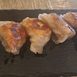 餃子とワイン 果皮と餡 - 