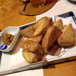 酒肴屋 いっこう - 里芋の唐揚げ（600円）。フキ味噌でいただきます。