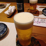 酒肴屋 いっこう - まずは生ビール。うすはりグラスで乾杯。