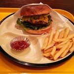 GRILL BURGER ＆ ROAST CHICKEN SASA - アボガドチーズバーガー（1番人気）