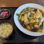 明明 麺飯食堂 - 中華飯醤油味