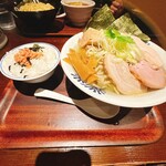 つけ麺屋しずく - 羅臼昆布ガツンワシワシ中華そば選べるお茶漬け付き（大盛）