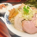 つけ麺屋しずく - チャーシューは4種類に味玉も！（大盛）
